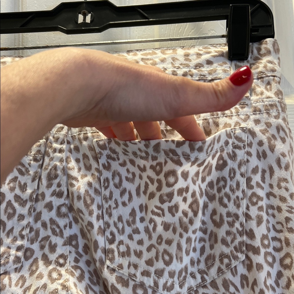 Chic Leopard Print Pants - Picture 7 of 9